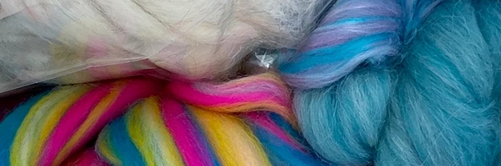Multi-coloured fiber